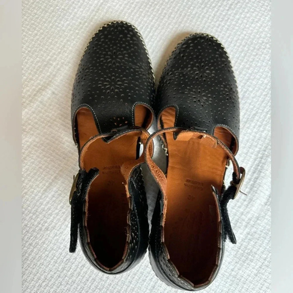 Spring Step EUC Black Leather, T-Strap Mary Jane Wedges with White Threading - Picture 4 of 11